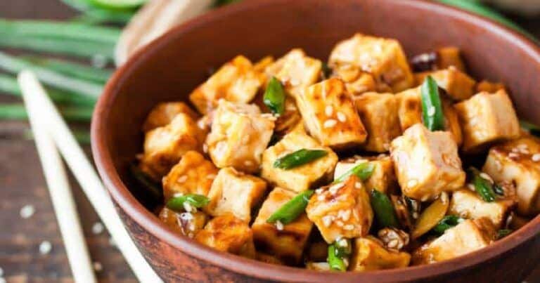 Haz maravillas cocinando tofu frito con sirope de arce