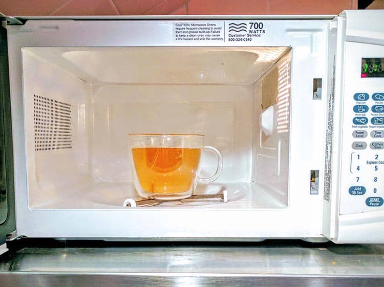 Horno microondas apto para calentar té
