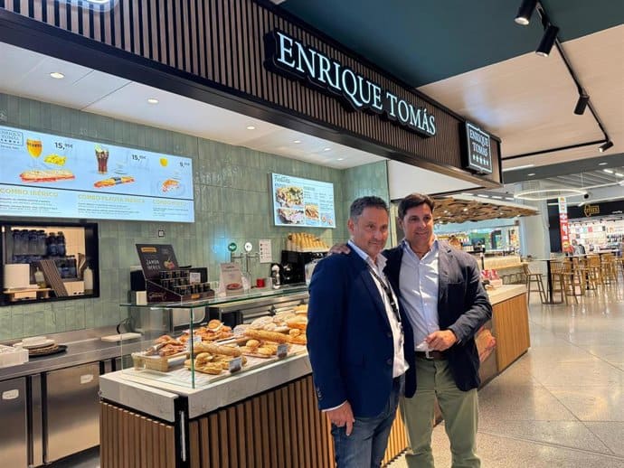 Famosos como Bertín Osborne y Fran Rivera no se pierden la inauguración del exclusivo Food Market de Enrique Tomás