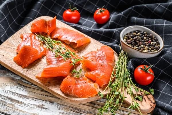 Maridaje perfecto: potenciar el salmón ahumado con un buen vino