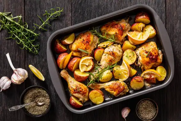 ¿Cómo cocinar muslos de pollo en el horno?