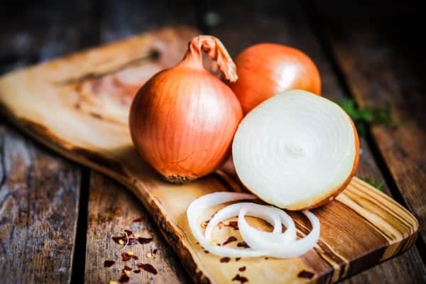 Cómo cortar una cebolla y evitar que se rompa